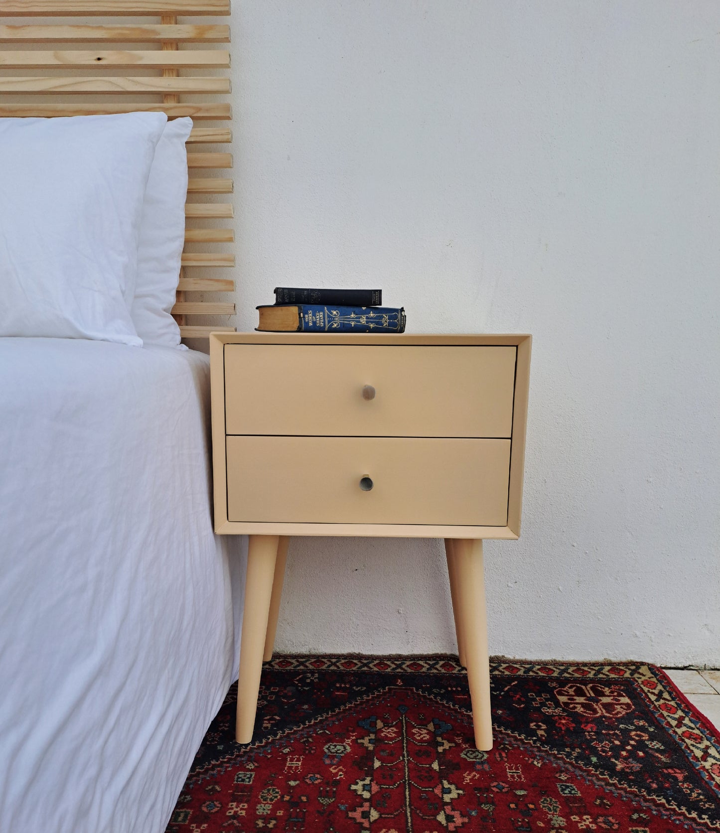 Sand Retro Pedestal
