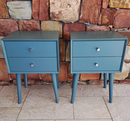 Soft Green Retro Pedestal