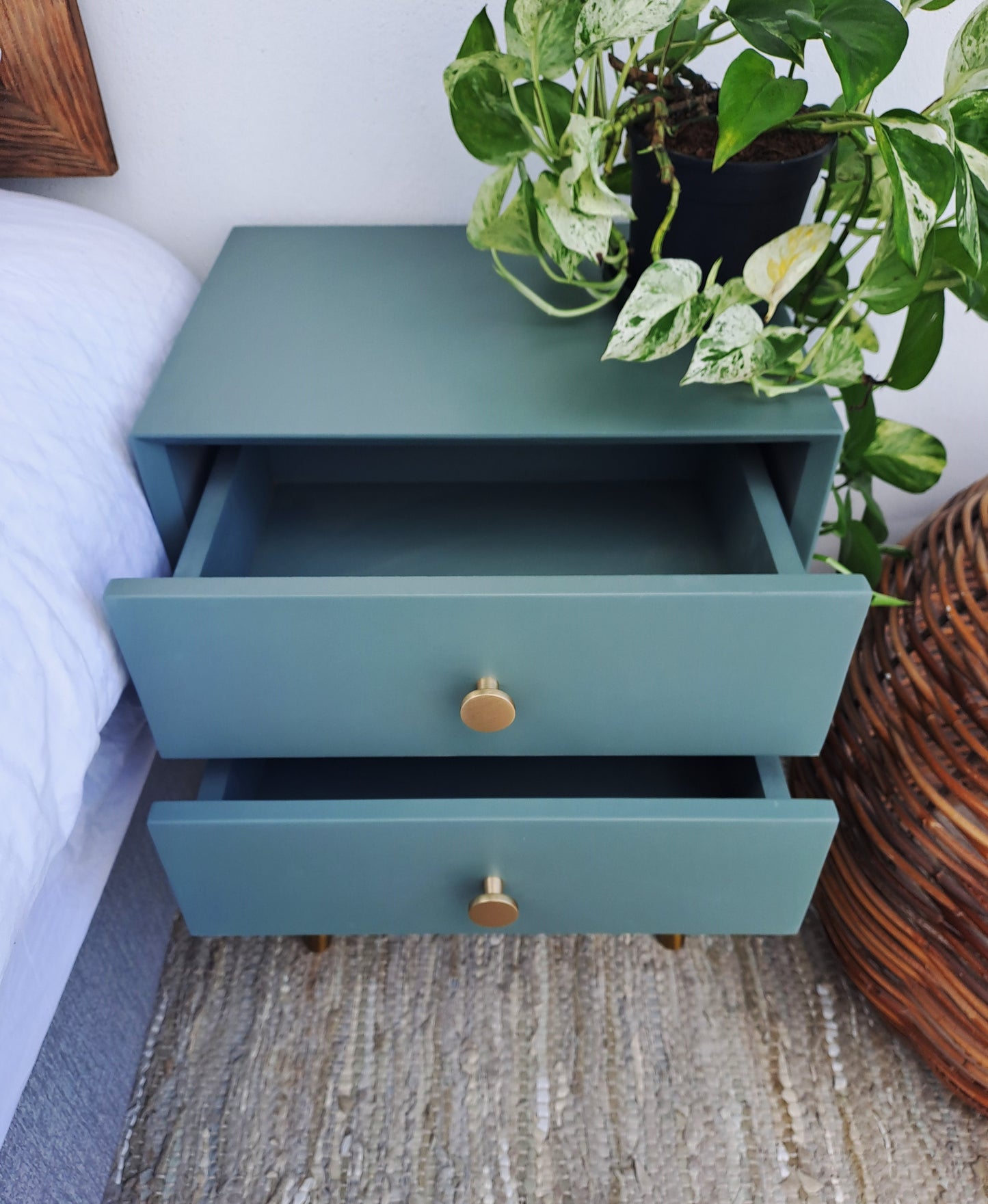 Gold Capped Soft Green Retro Pedestal