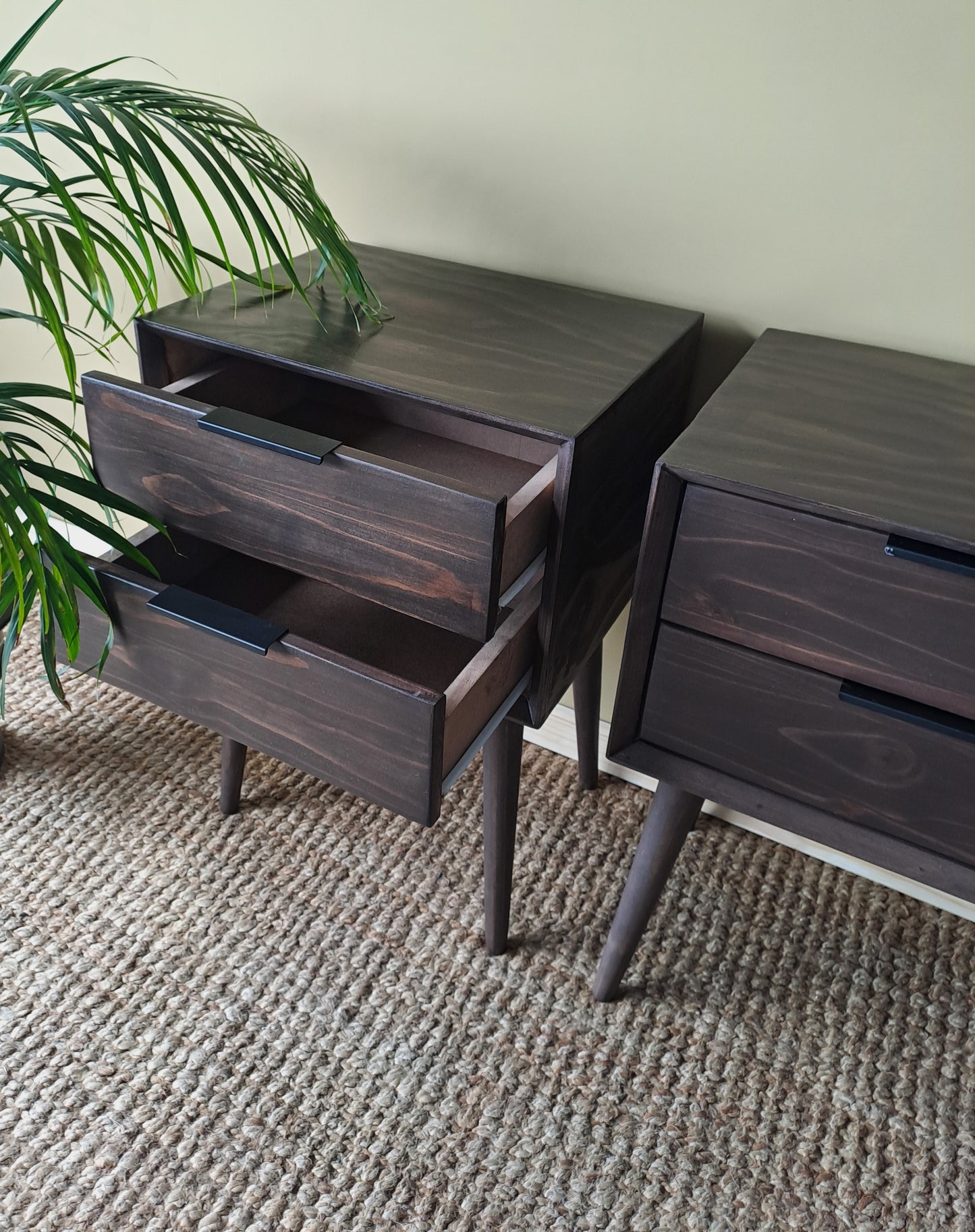 Natural Dark Wood Retro Pedestal