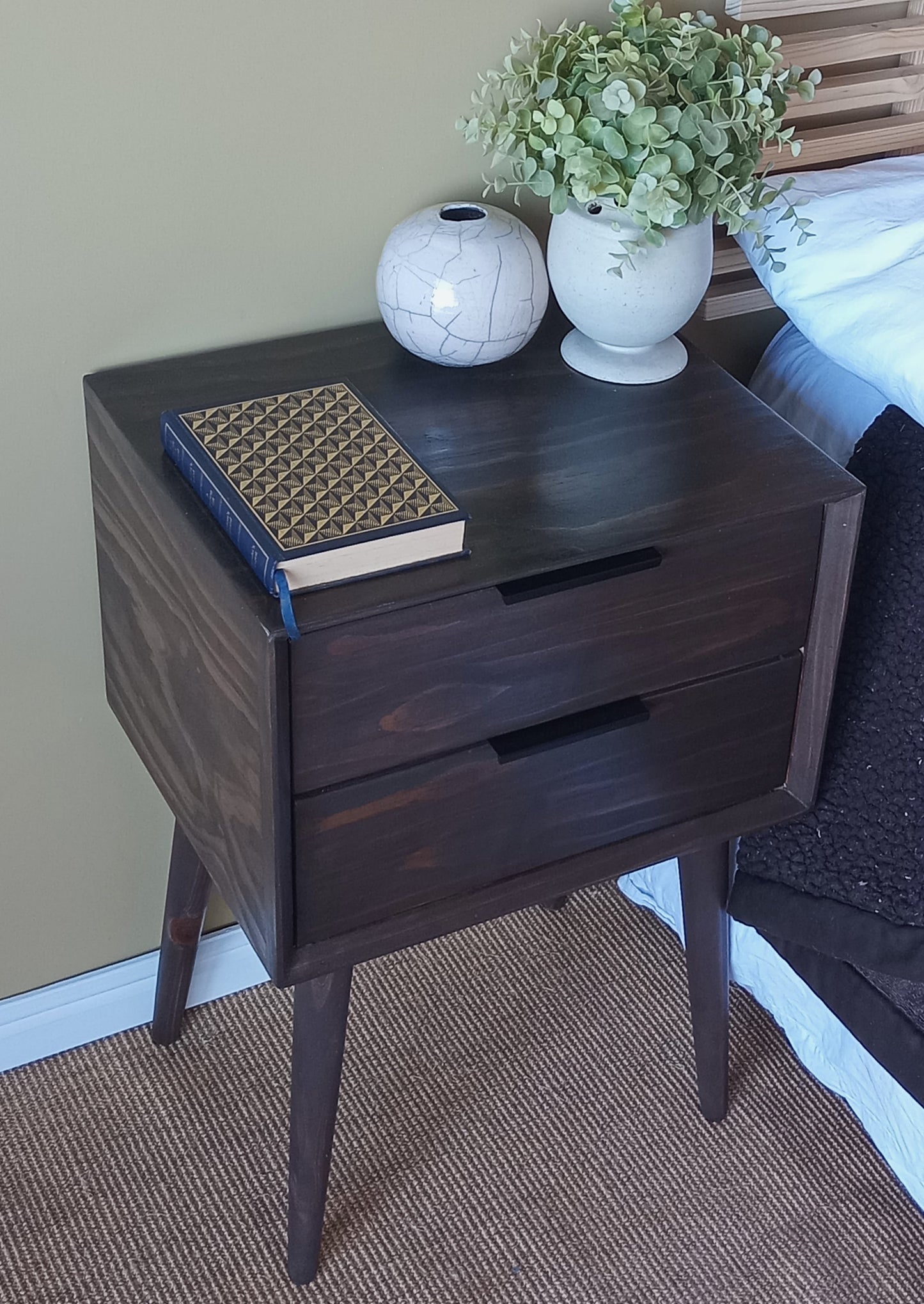 Natural Dark Wood Retro Pedestal