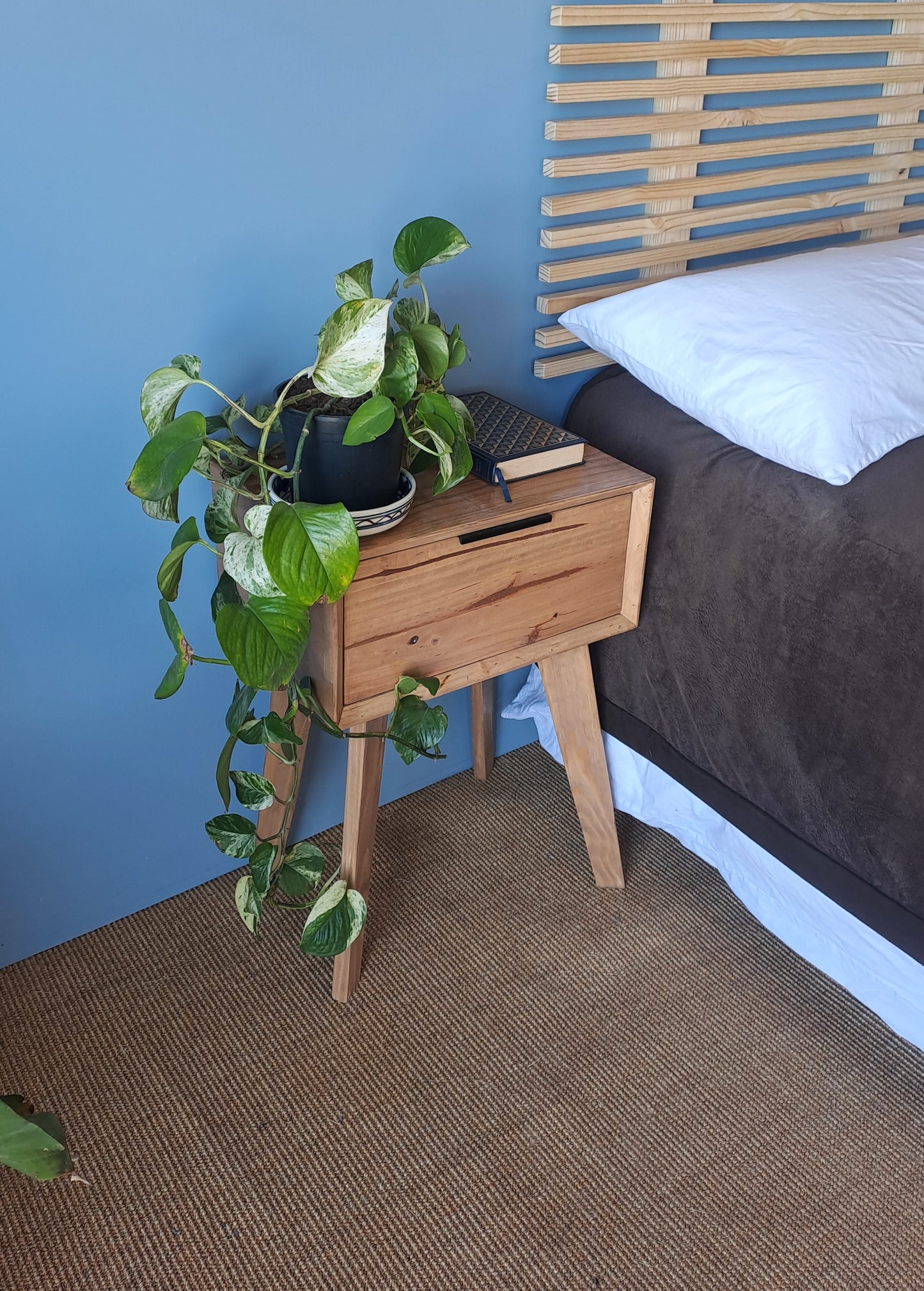 Brown Sandalwood Finish Sorento