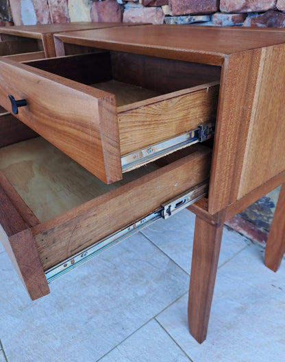 Solid Hardwood Modena Pedestal