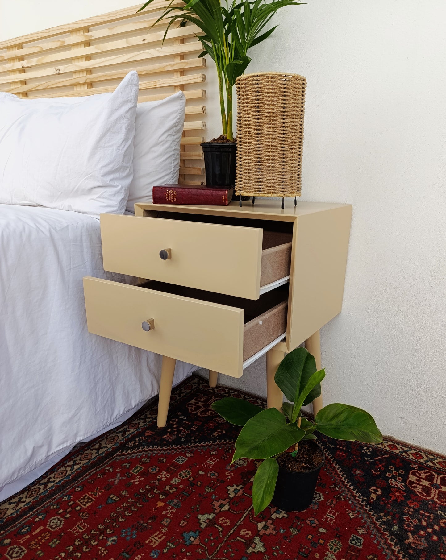 Sand Retro Pedestal